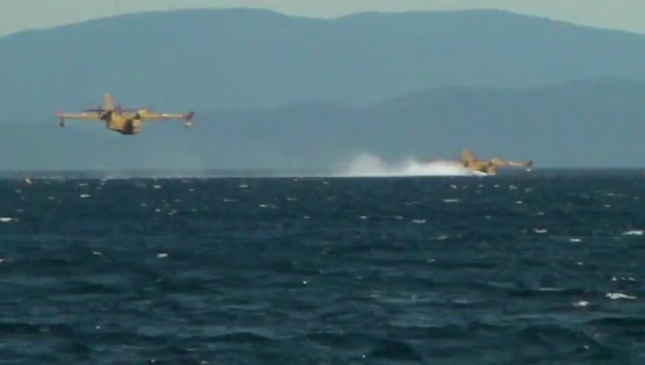 Canadairs en baie d'Hyères; entrainements des pilotes sous force 7