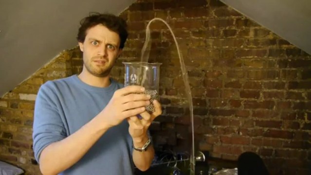 Un pot avec 50m de chaine et 8000 billes vidé en 10 sec... Ouahhhhh