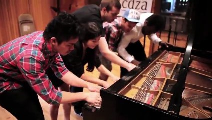 Download Video: Daft Pianists - reprise de Get lucky (DAFT PUNK) par 5 pianistes. ENORME