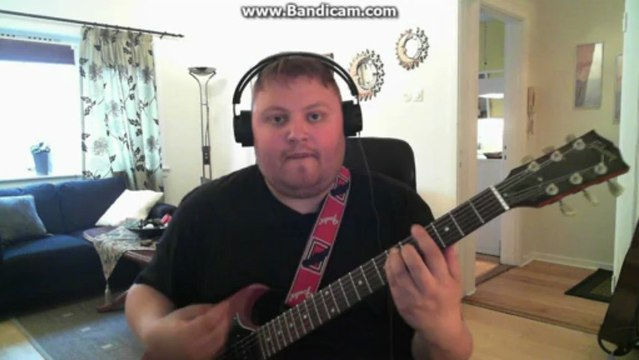 Grunnleggende 4 chords (power) gitar-riff med trommer :-)