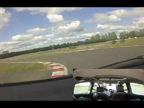 Magny cours Club, 2eme session, 2 vues simultanées. Clio 3 RS1.