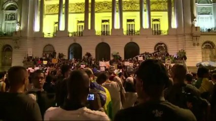 Dilma propone referéndum