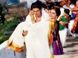 OMG SRK Walks Up 800 Steps With Deepika In His Arms In Chennai Express