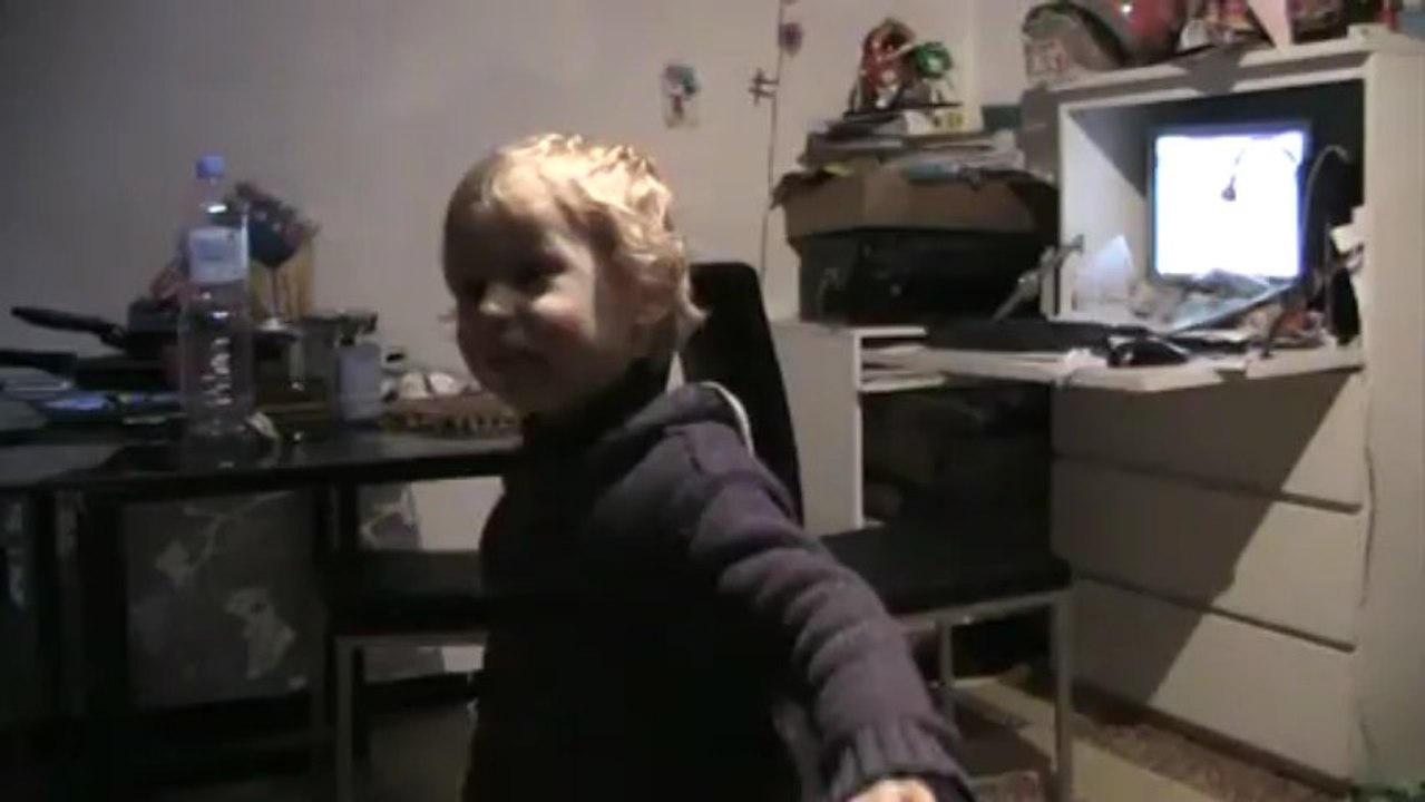 valentin 3 ans chante