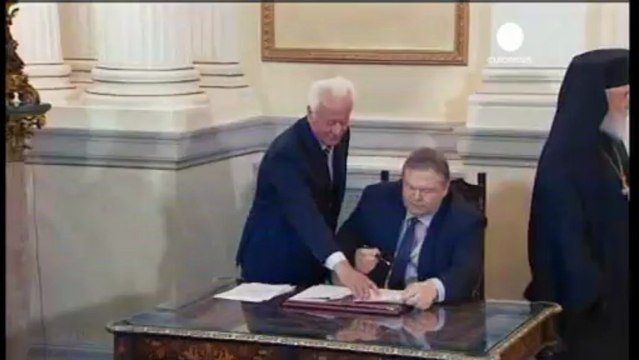 Grèce: le nouveau gouvernement Samaras prête serment