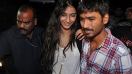 Dhanush & Sonam Kapoor Promotes Raanjhanaa @ Chandan Cinema