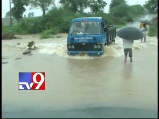 Heavy rains lash Andhra pradesh