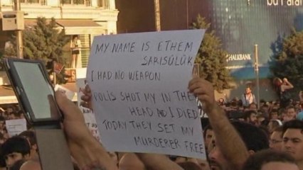 Tukish police fire water canons and gas grenade at rioters