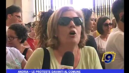 Télécharger la video: Andria | Le proteste davanti al Comune