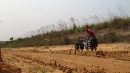Cyclorizons: la RD Congo à vélo, au-delà du réel