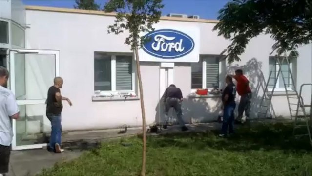 Ford Blanquefort - La CGT pose le Totem Ford au CE le 26.06.2013