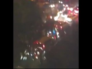 halkın üzerine araç süren AK-İT