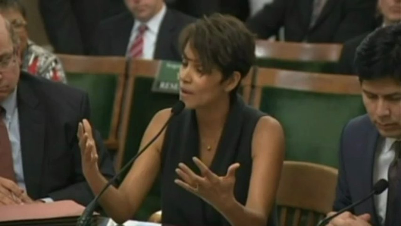 Halle Berry backs bill to protect kids from paparazzi