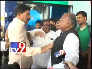 Chandrababu help to flood victims a publicity stunt - VH