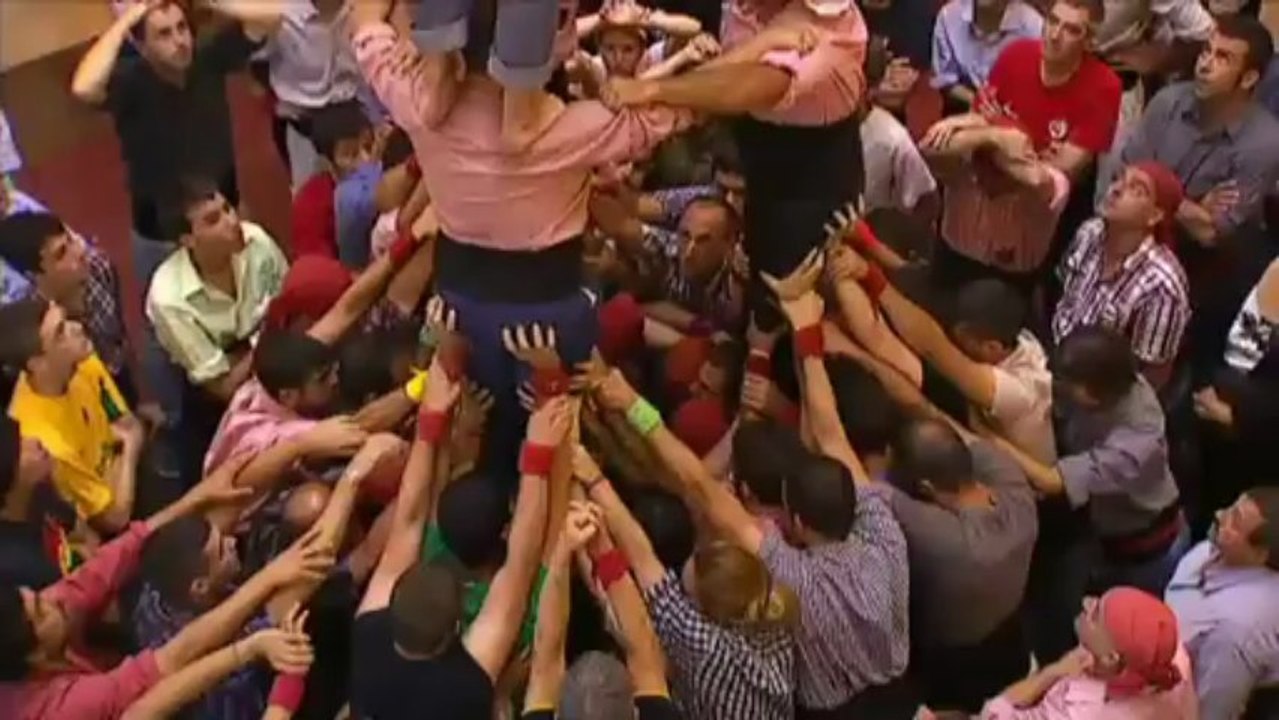 TV3 - Telenotícies - Tarragona explica als turistes el fenomen casteller