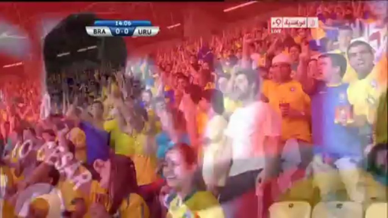 جوليو سيزار يتصدى لركلة جزاء دييغو فورلان