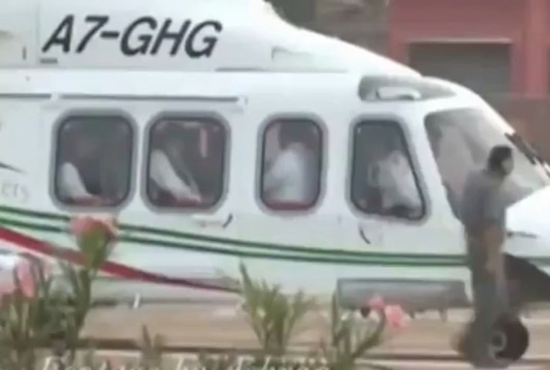 Prime Minister Nawaz Sharif Fixing Shalwar (Pantaloon) live on Camera - Hilarious