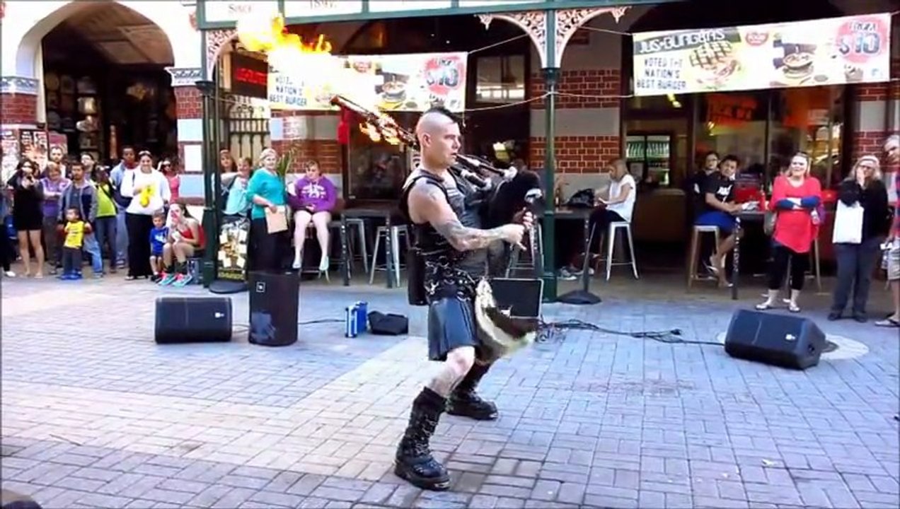 AC/DC Thunderstruck à la cornemuse! ENORME
