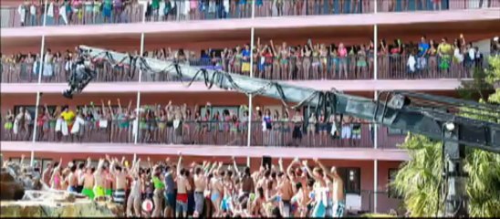 『スプリング・ブレイカーズ』公開後特別動画 セレーナ・ゴメス、ヴァネッサ・ハジェンズら旬の女優たちがセクシーな水着姿で体当たりの演技