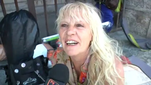 Concert de Johnny aux Arènes de Nimes : certains fans sont installés sur le parvis depuis deux jours