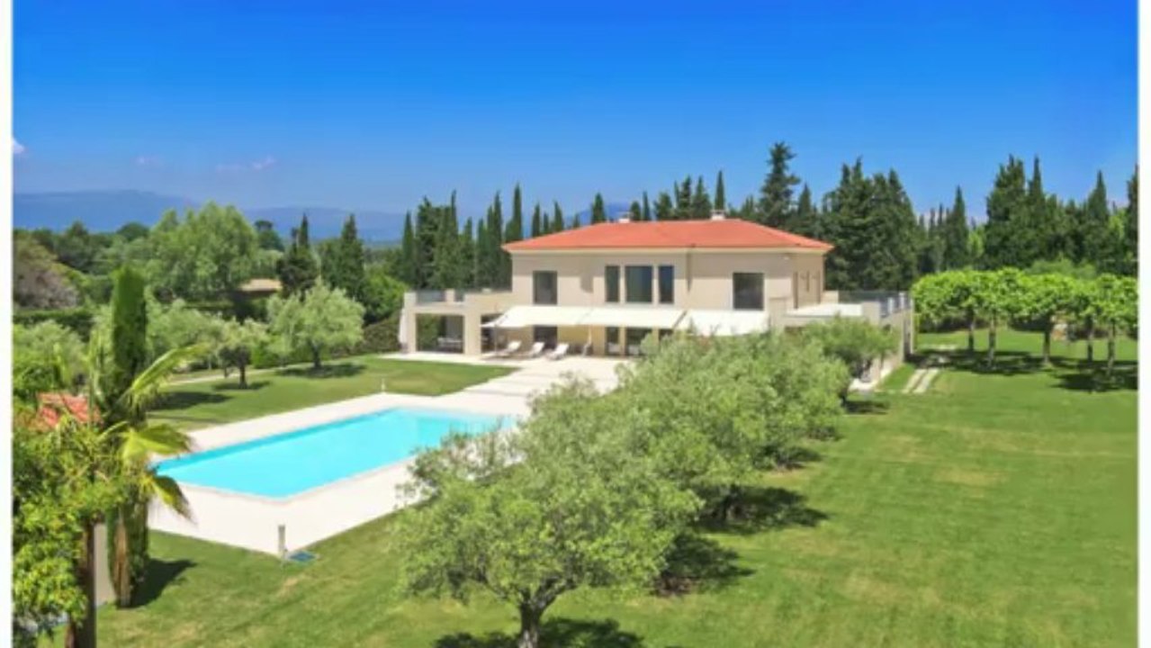 A vendre Villa contemporaine 06250 MOUGINS -  6700 M² terrain avec piscine pool-house