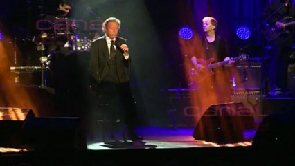 Julio Iglesias actua en Barcelona y elogia a Rafa Nadal
