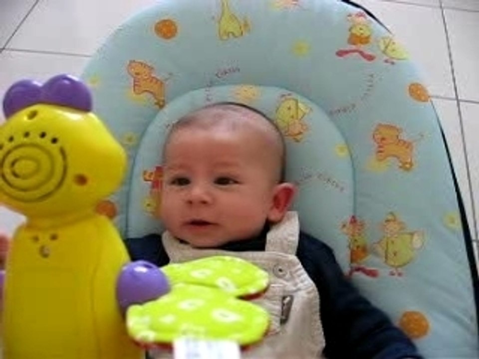 Joshua essaye de parler