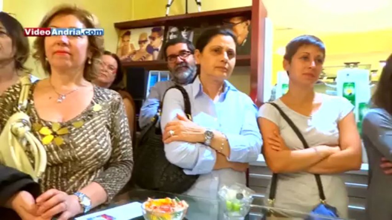 "Donne e risate" con le opere di Emanuele Pasculli presso "Ottica D'Ivea" ad Andria