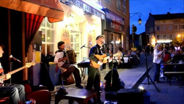 Fête Musique. Dans les rues. Pont-de-Vaux 22.06.2013.