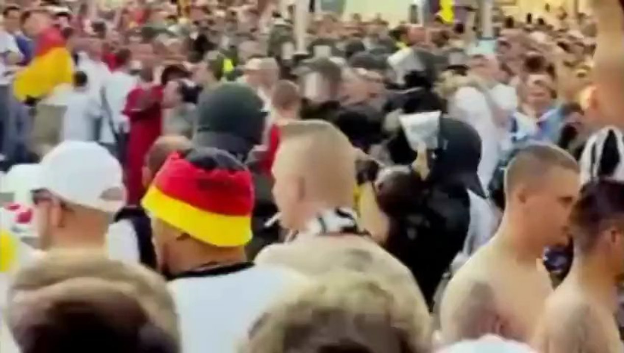 Alman Polisi Tekme Tokat Katliam Yapıyor ! German Police Pissed Off