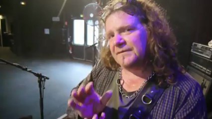 Visite du matos de scène du guitariste Pat O'May