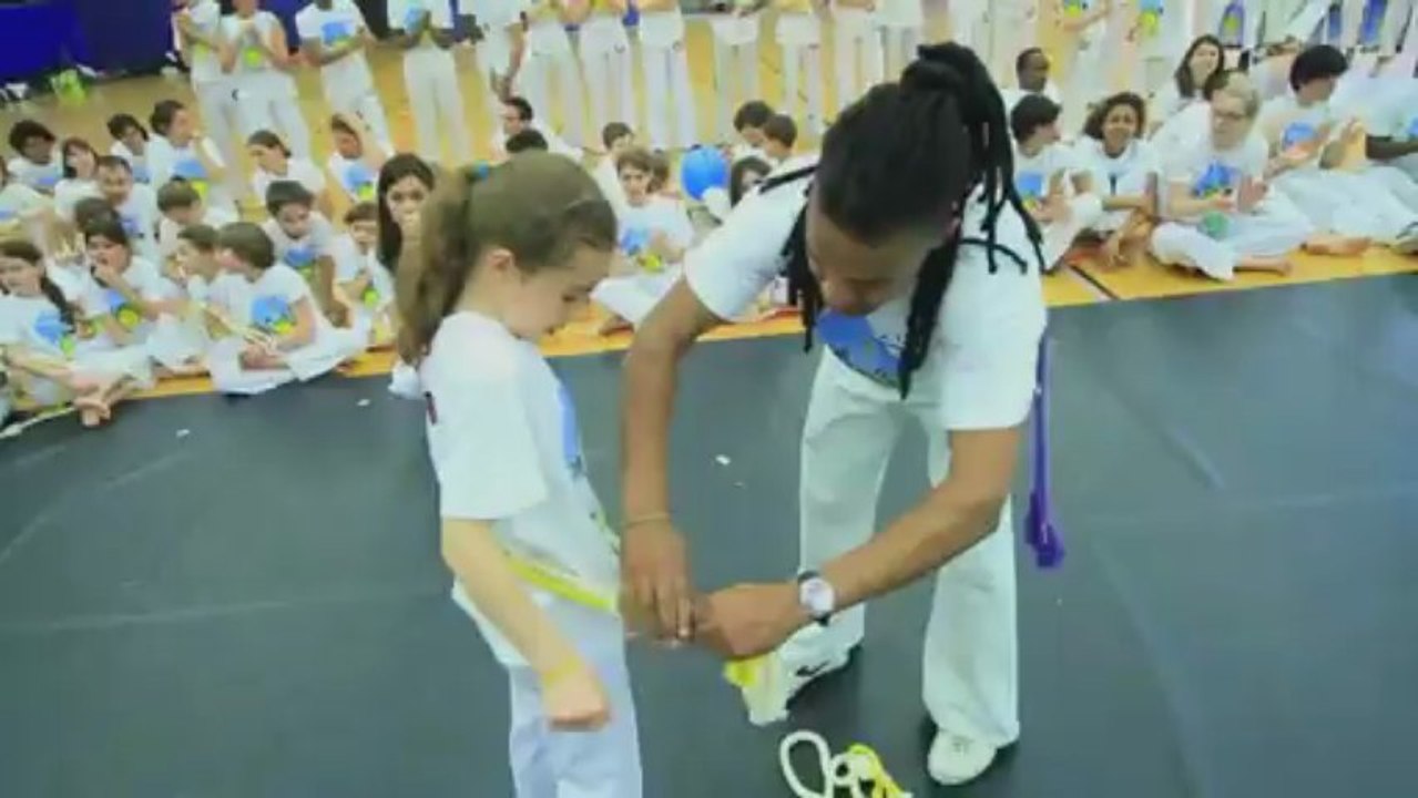 Capoeira Paris - spectacles acrobatiques, danse et combat  - Vamos Capoeira