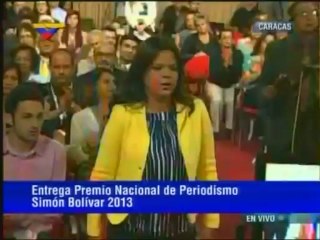 María Gabriela Chávez recibió Premio Nacional de Periodismo en nombre su padre