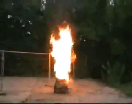 Les balles de Ping-pong ça brûle bien!! Impressionnant!