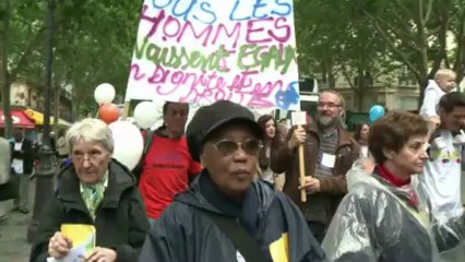 Manifestation à Paris "contre la pauvreté et pour la dignité"