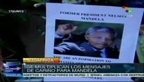 Continúan muestras de cariño a Mandela a las afueras del hospital