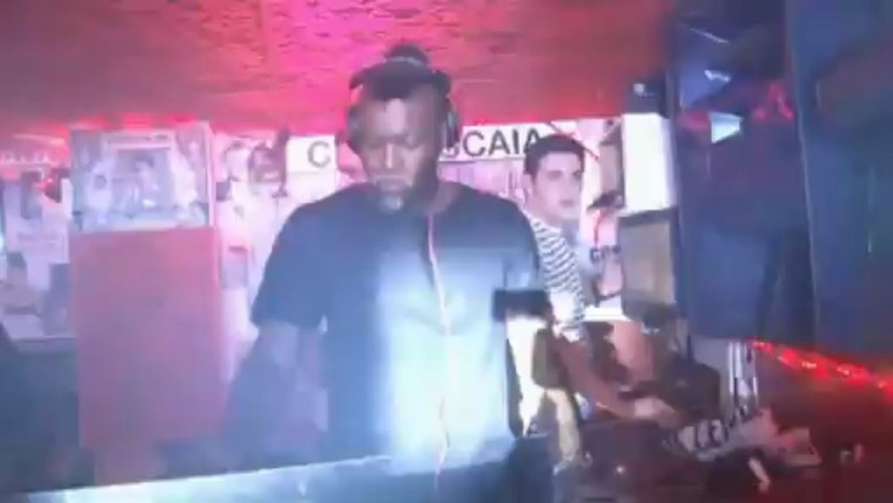 DJ-ibril Cisse lässt die Platten tanzen