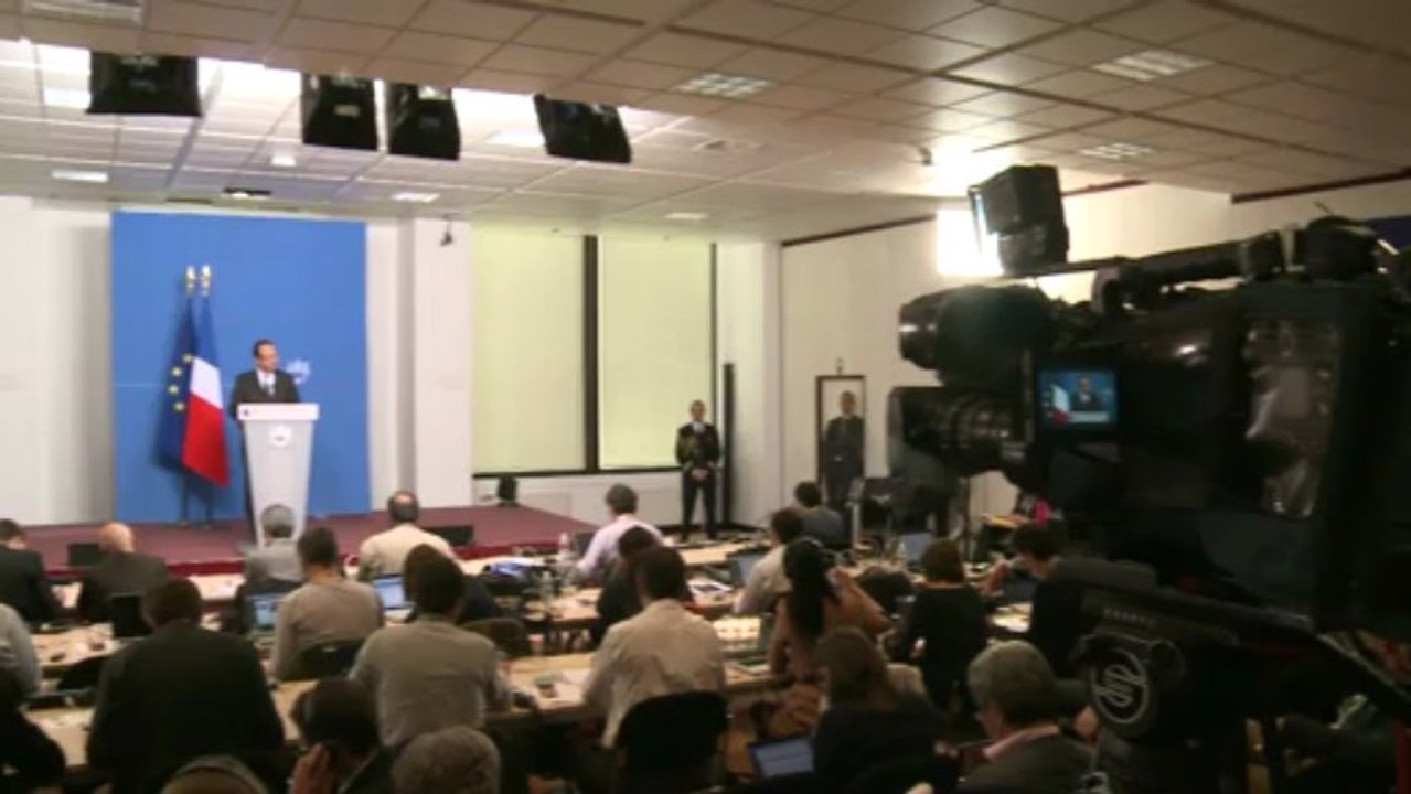 Hollande: les fonctionnaires ne sont pas une "variable d'ajustement"