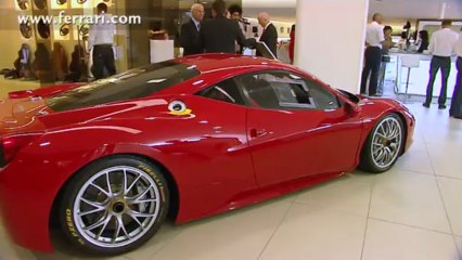 下载视频: Autosital - Felipe Massa inaugure le nouveau show-room Ferrari à Egham