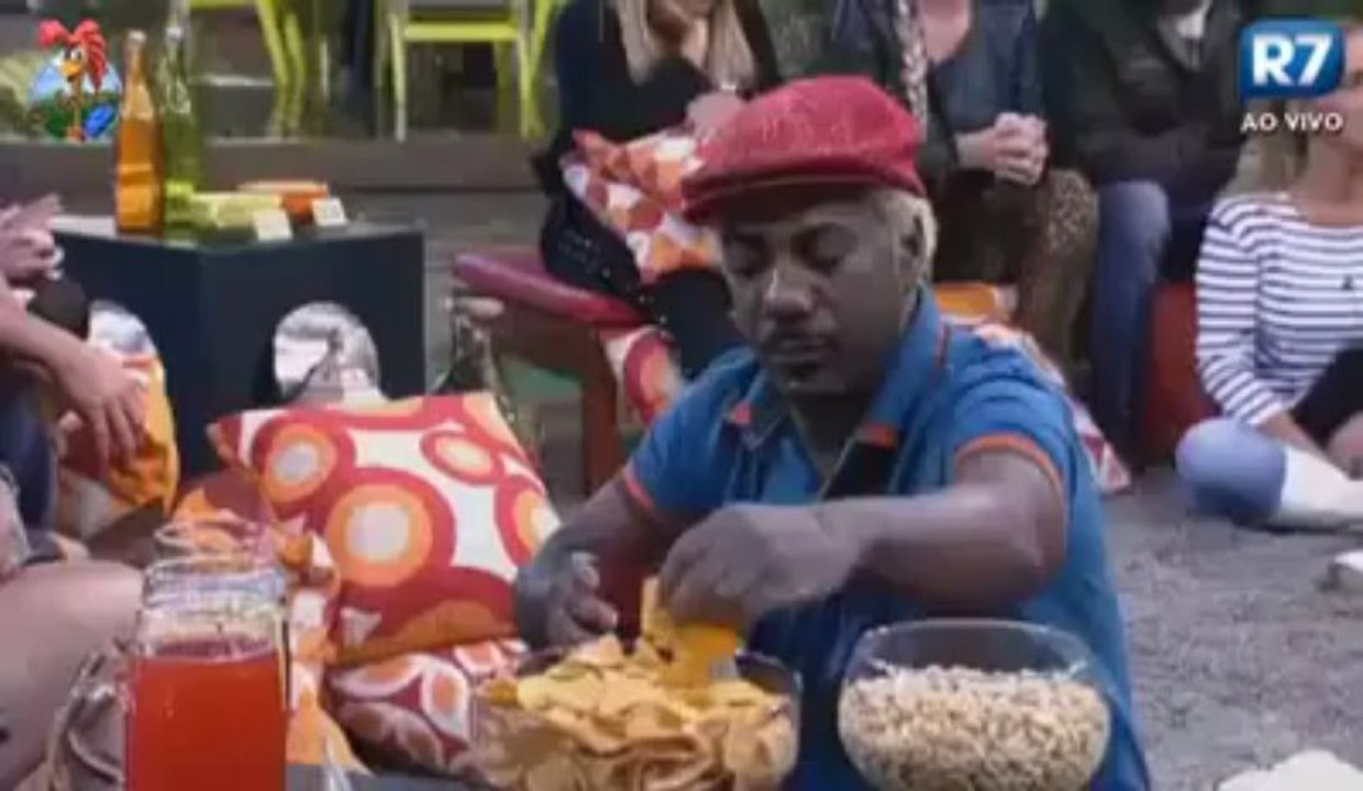 [08] Gominho respondendo como se define e quais caracteristicas vão a ajudar a ganhar o prêmio. [25-06]