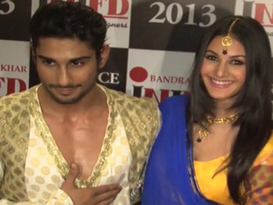 Prateik Babbar and Rajeshwari Sachdev Desi Ramp Walk For Issaq