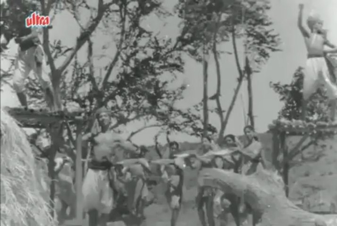 Panchhi Banoo Udti Phiroon - Lata Mangeshkar, Nargis, Chori Chori Song