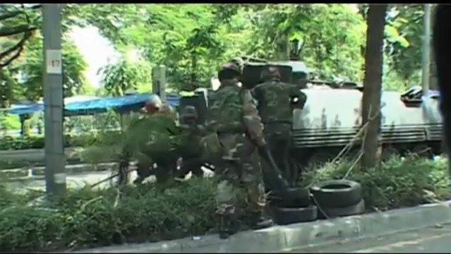Bangkok (Thaïlande) 19/05/2010 Army enters camps of Red Shirts © LTL News
