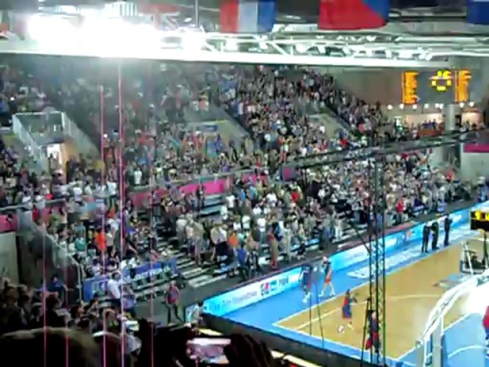 Euro Basket Women 2013 - Demi-finale - La danse des épaules