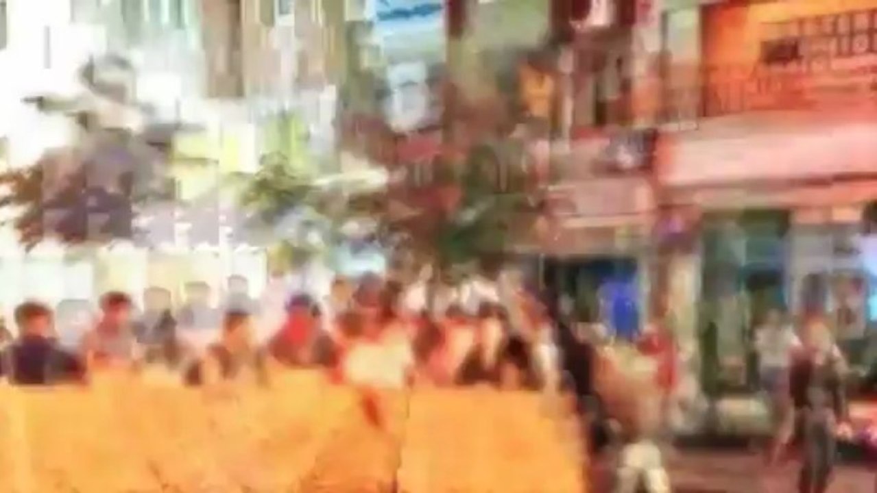 Sosyalist Taksim Yaktılar Yıktılar Provocateurs Forming Barricades Against The Police And Attacking Them