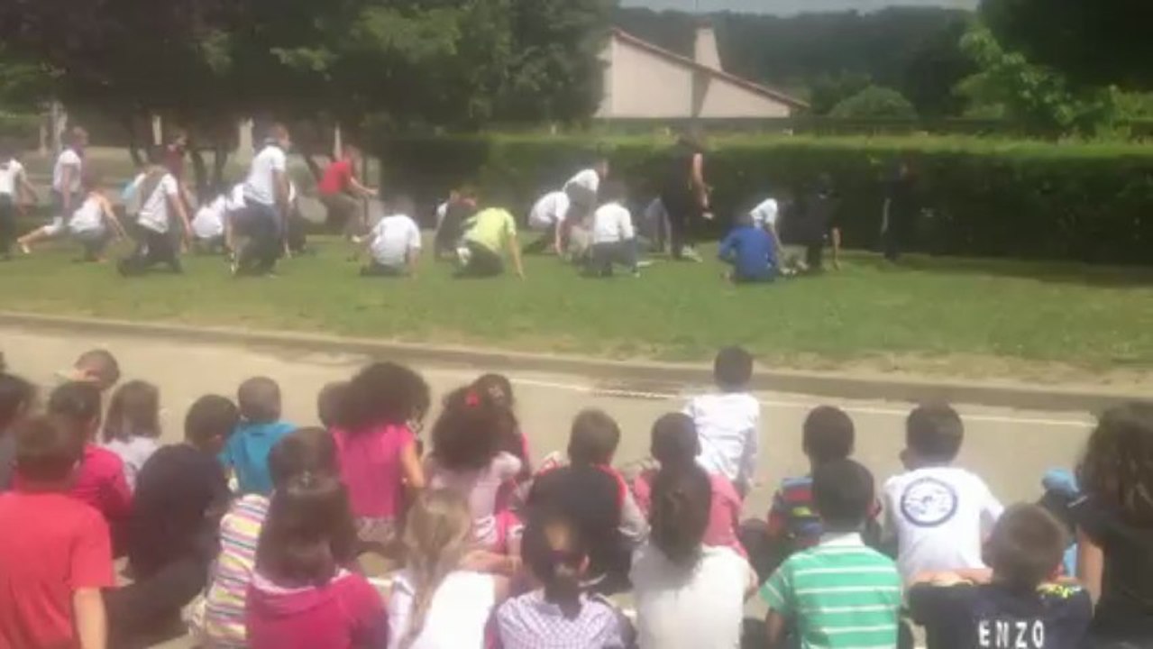 DANSE 'Une rencontre à 1000 temps' ou Le temps d'une rencontre' à l'école Jacques CARTIER