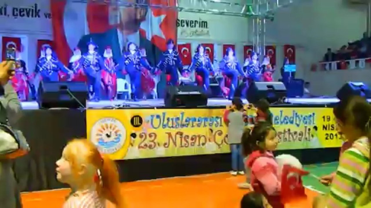 gerze halk oyunları ekibi 23 nisan 2013