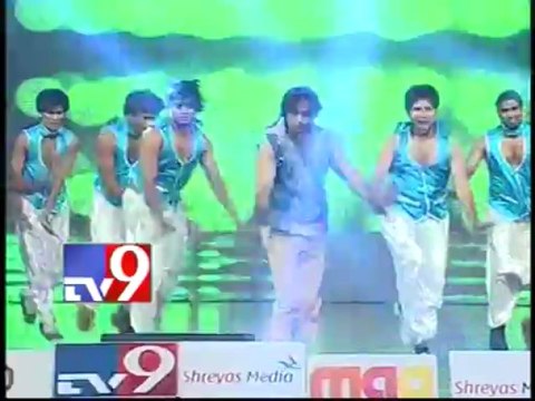 Sridhar and group performs dance for Allu Arjun songs medley @ Romance audio release