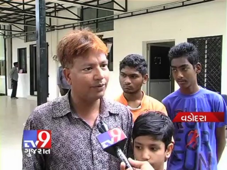 Tv9 Gujarat - Vadodara : 2 caught  for asking the bribe for Aadhar Card