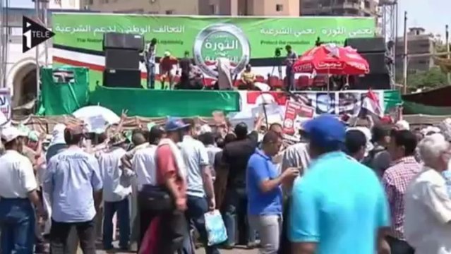 Opposants et partisans de Morsi se déchirent